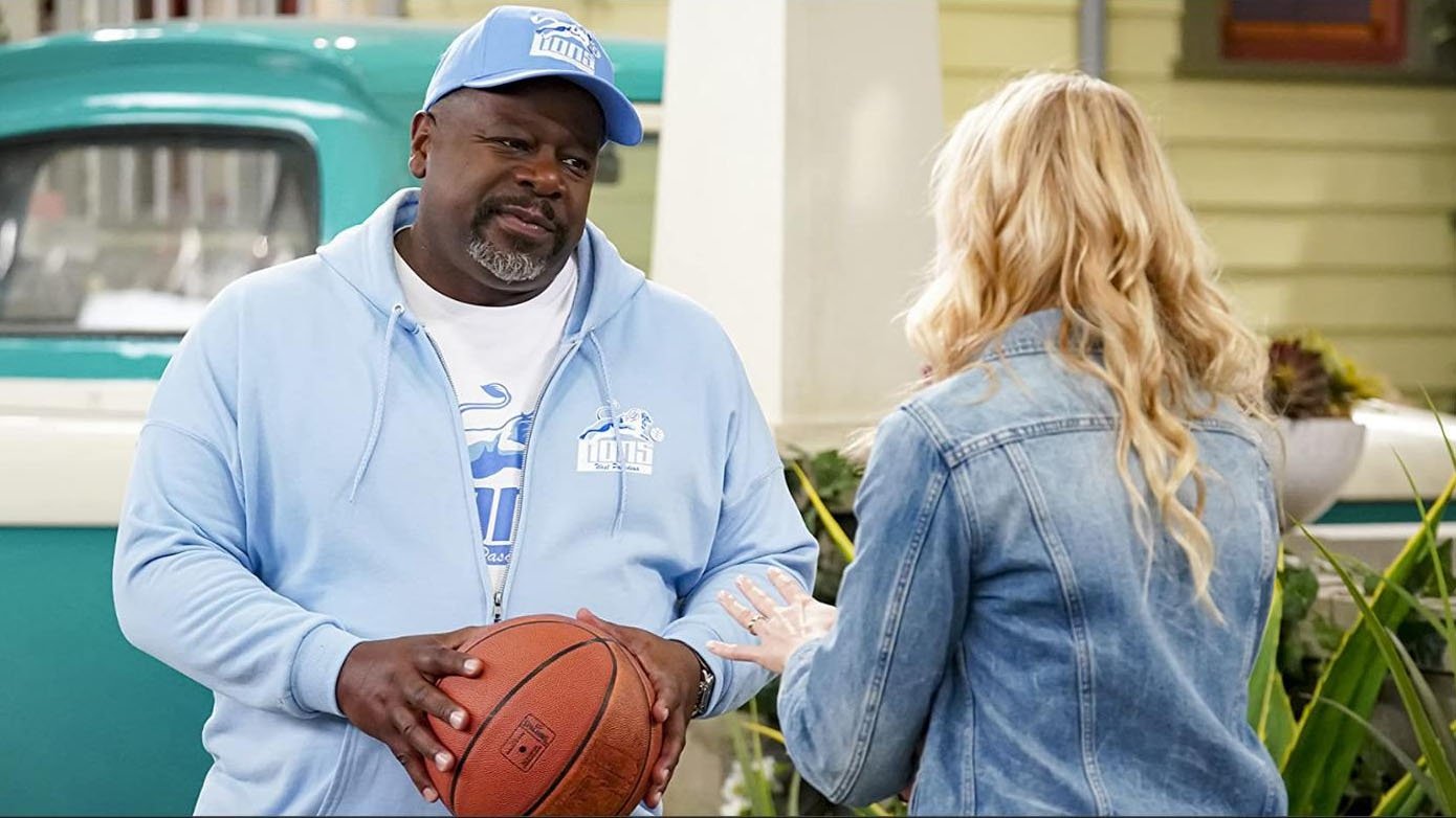 The Neighborhood 2019  [S02E18] - Welcome to the Team