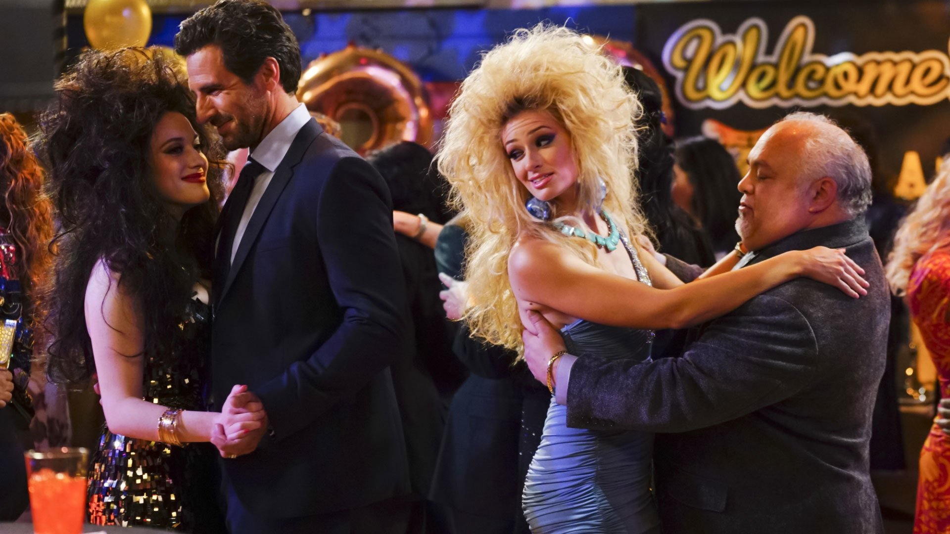 2 Broke Girls 2015  [S05E21] - And The Ten Inches