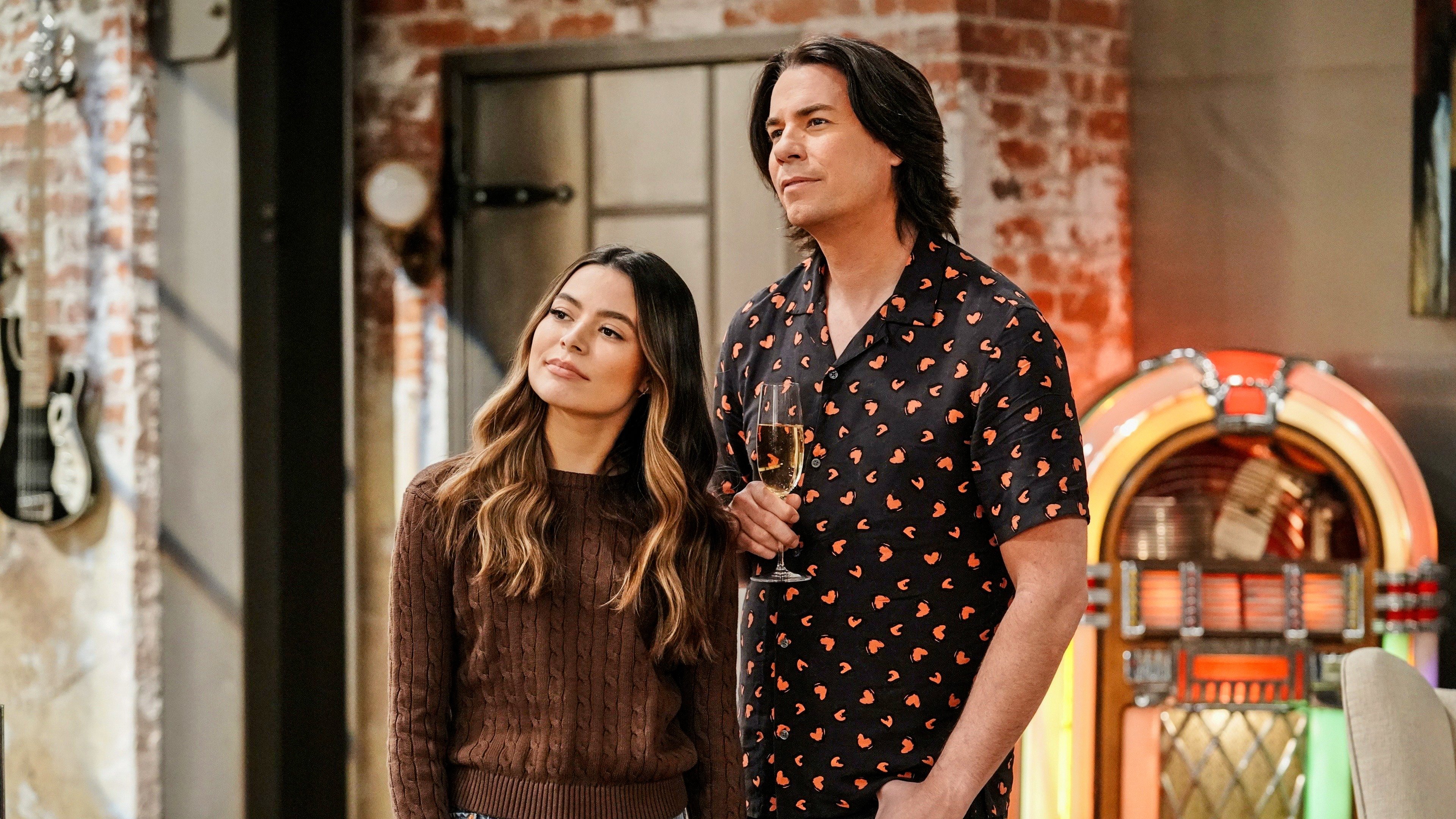 iCarly 2021  [S01E01] - iStart Over