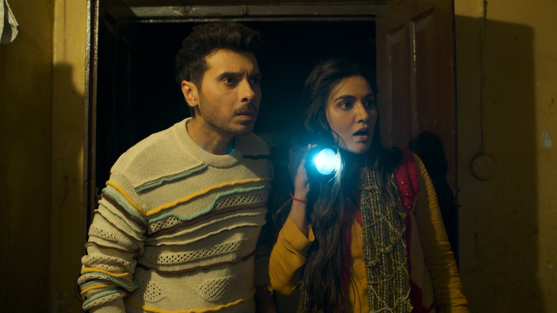 Life Hill Gayi 2024  [S01E04] - Shh… Koi Hai… Shayad