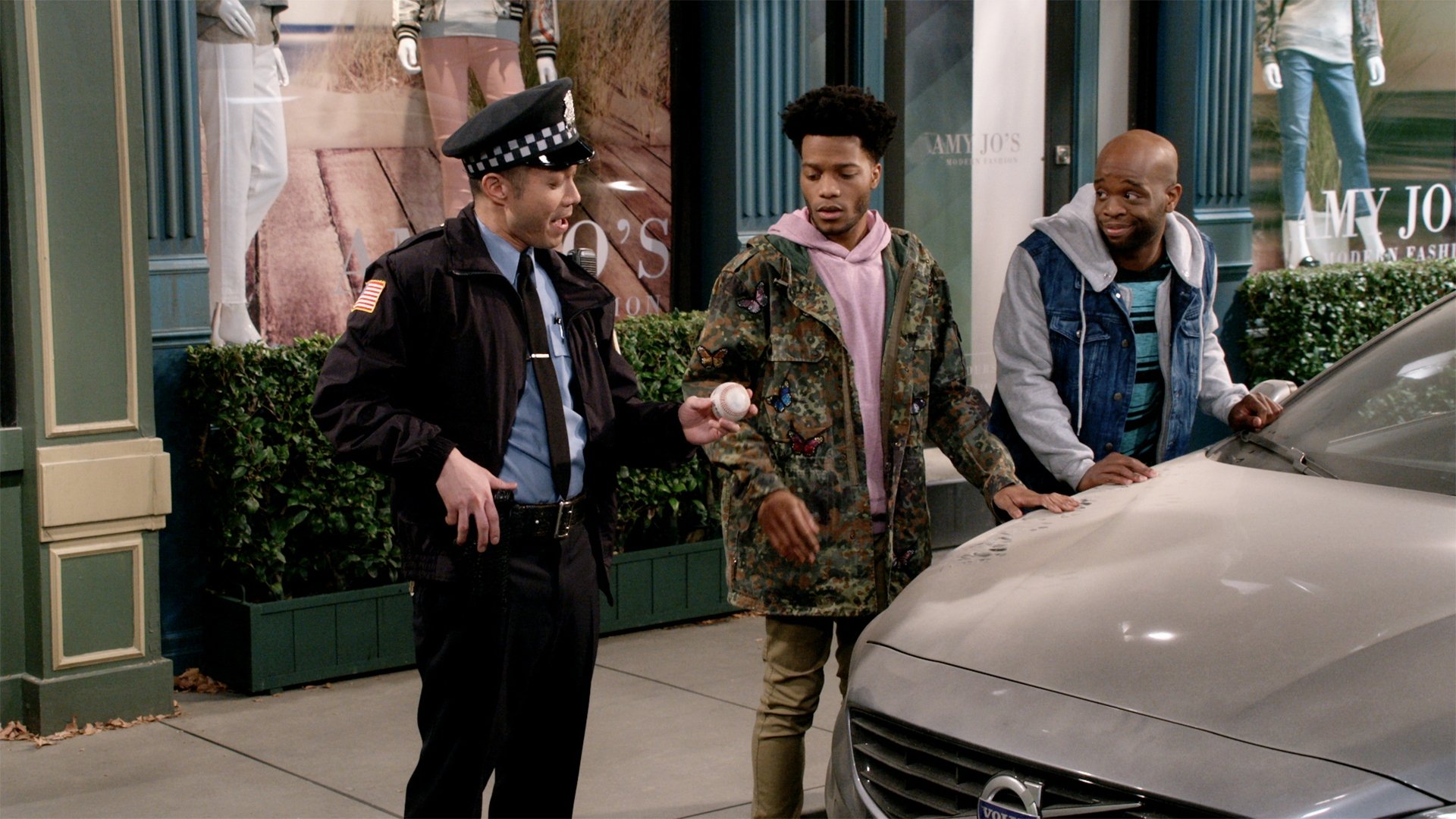 Superior Donuts 2017  [S01E07] - The Amazing Racists