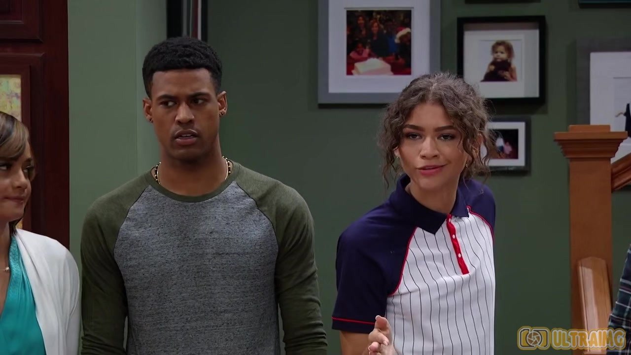 K.C. Undercover 2017  [S03E16] - Take Me Out
