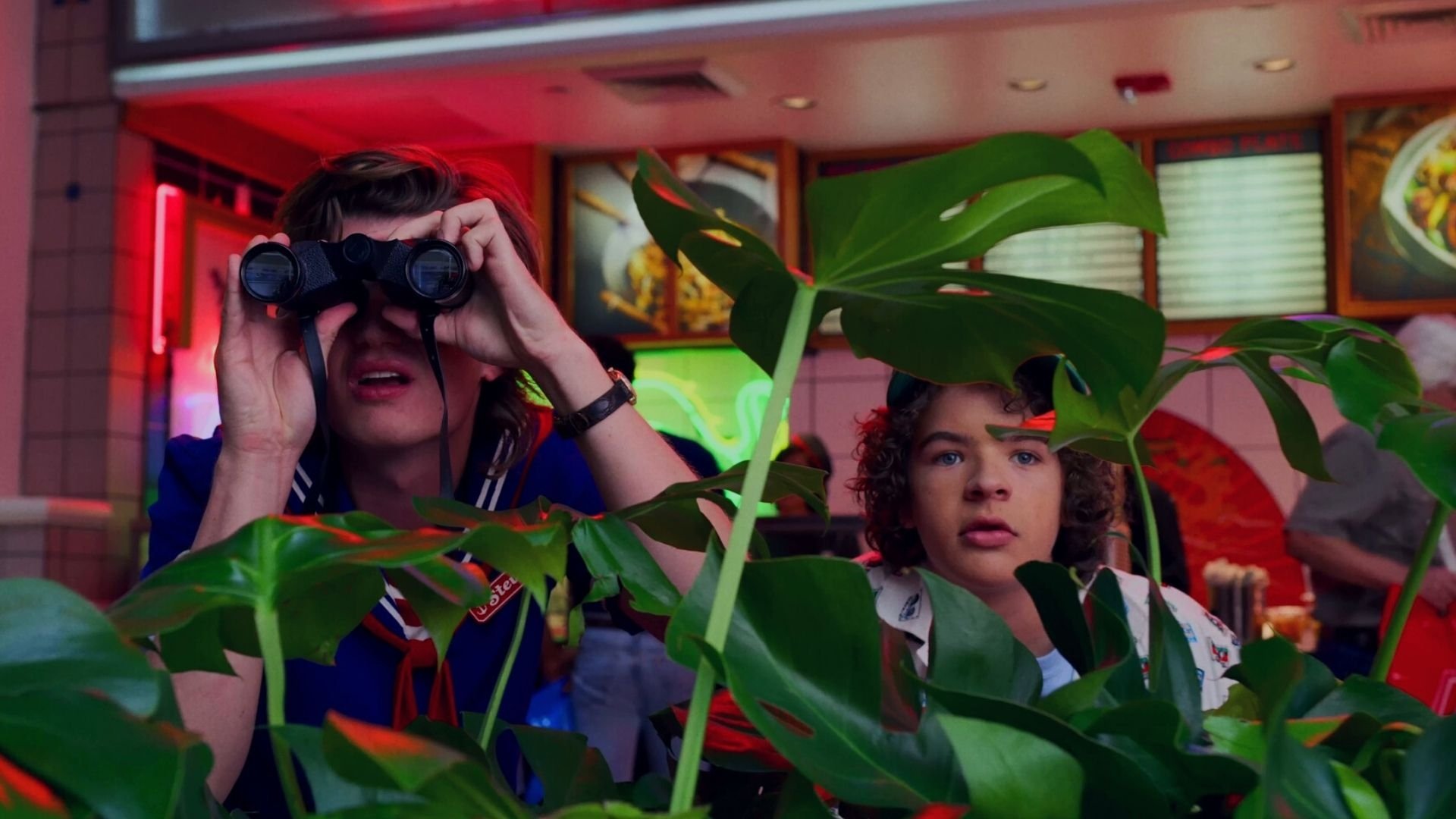 Stranger Things 2019  [S03E03] - Chapter Three: The Case of the Missing Lifeguard