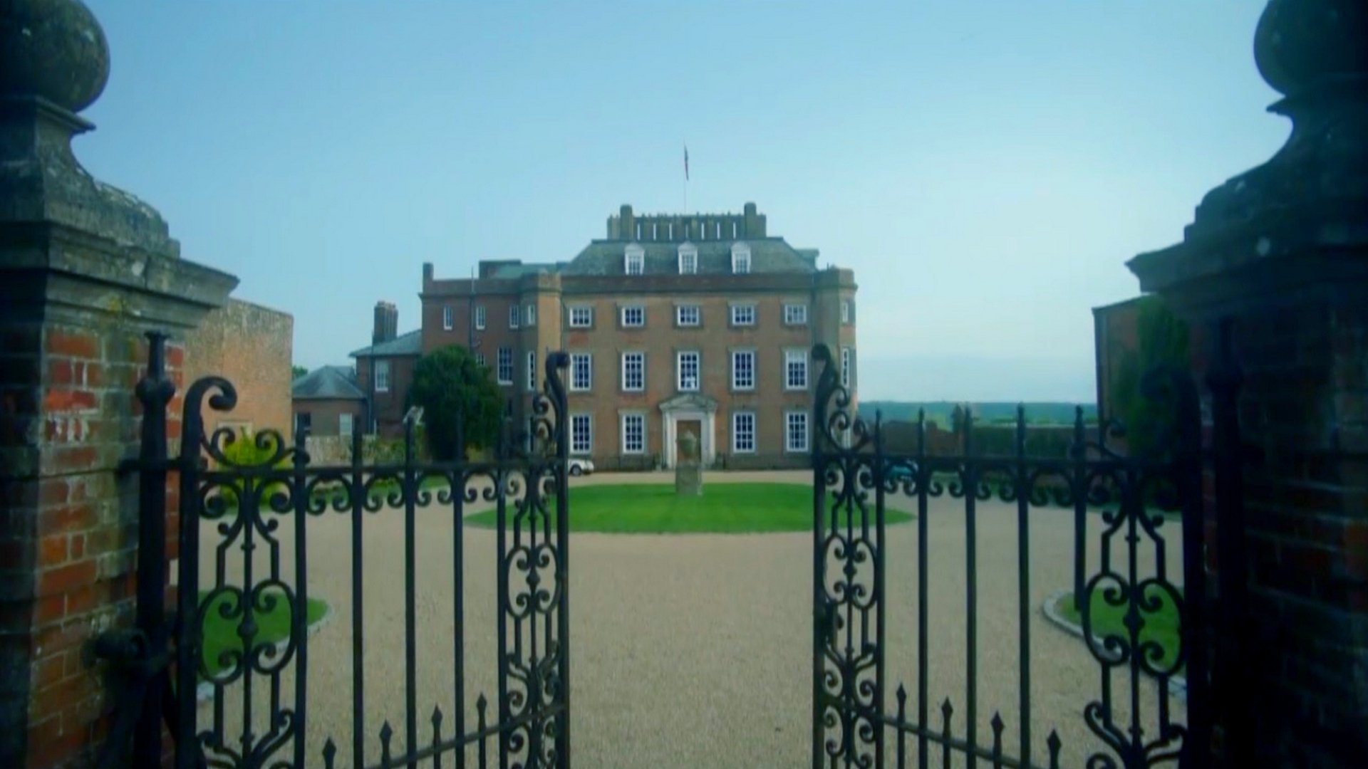 Whitstable Pearl 2022  [S02E04] - The Gumshoe and the Femme Fatale