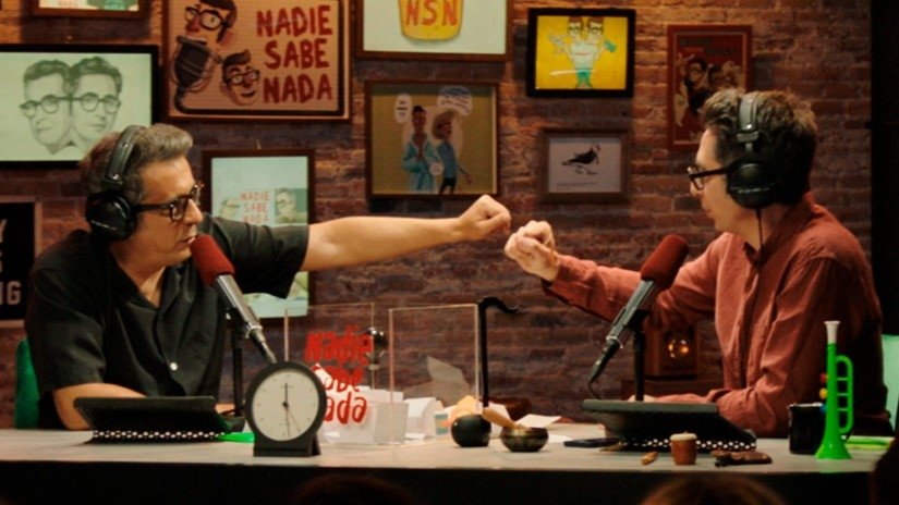 Nadie sabe nada 2022  [S01E13] - Here We Give You a Massage While We Insert an Enema Syringe