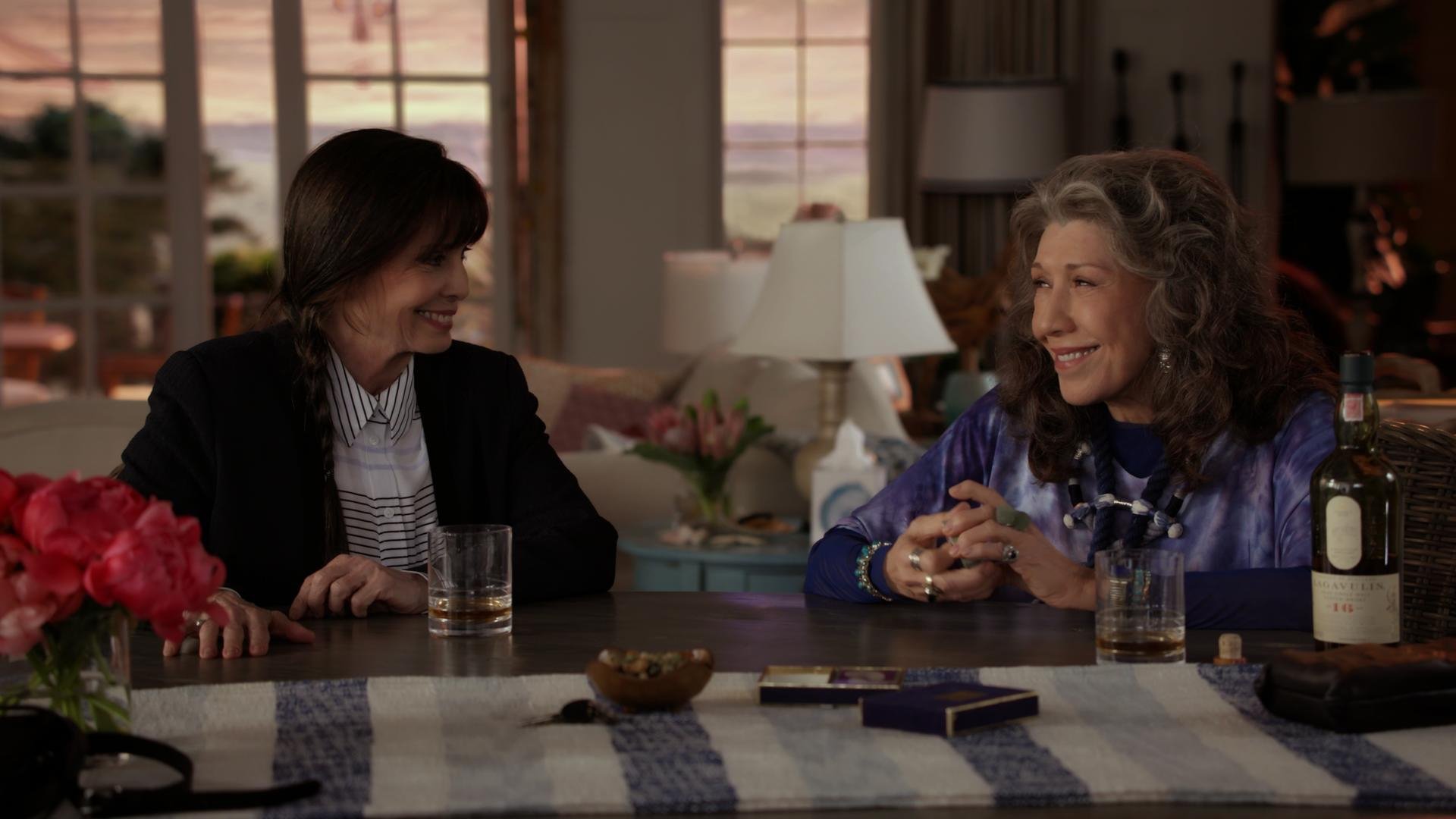 Grace and Frankie 2018  [S04E06] - The Hinge