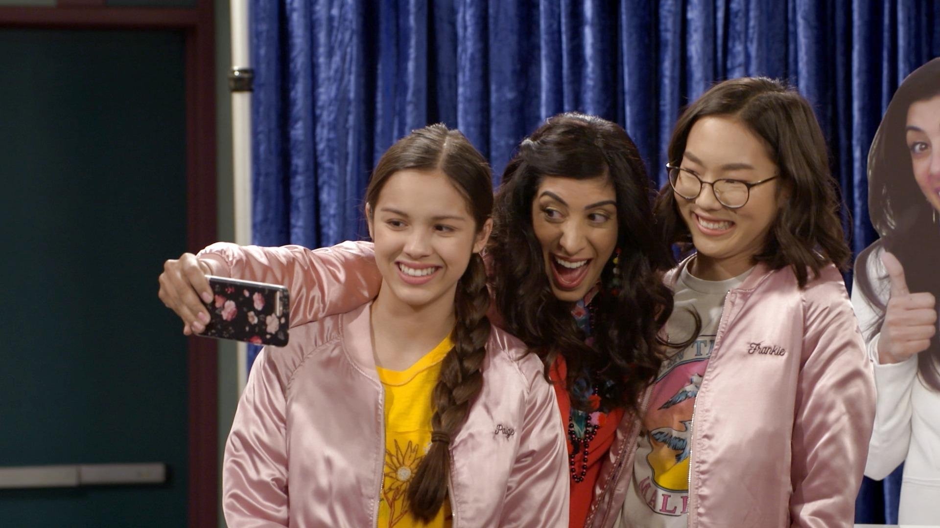 Bizaardvark 2018  [S03E06] - Summer Schooled