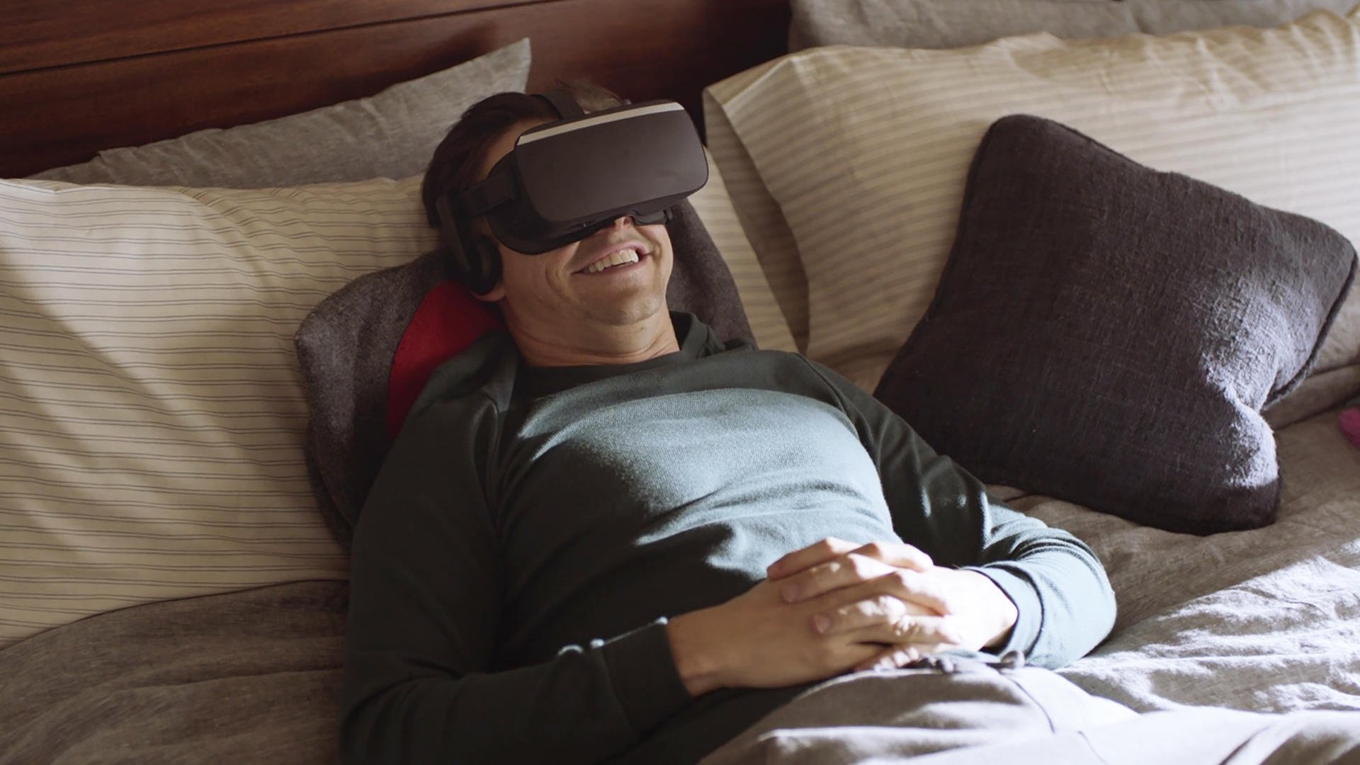Casual 2018  [S04E03] - Virtual Reality