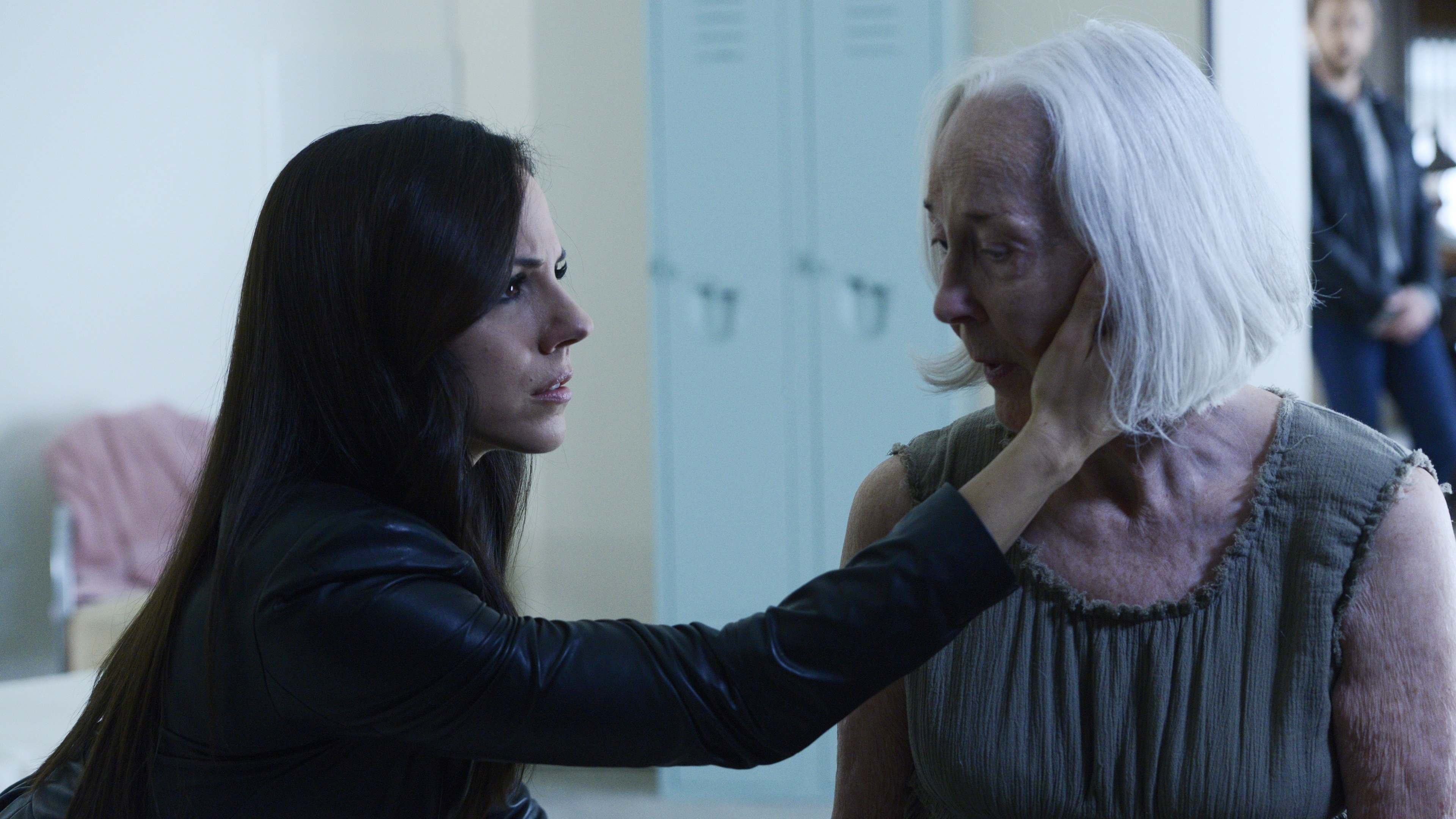 Lost Girl 2014  [S05E13] - Family Portrait