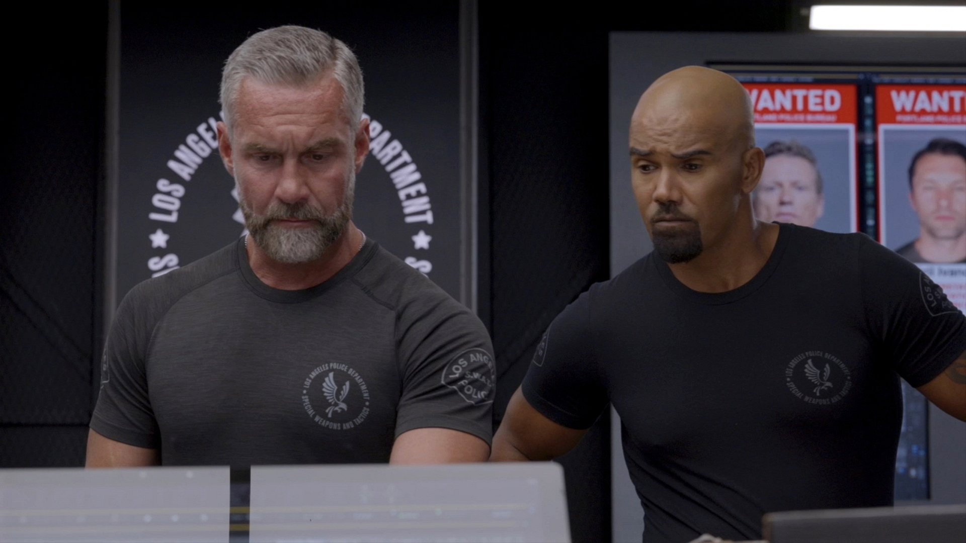 S.W.A.T. 2022  [S06E04] - Maniak