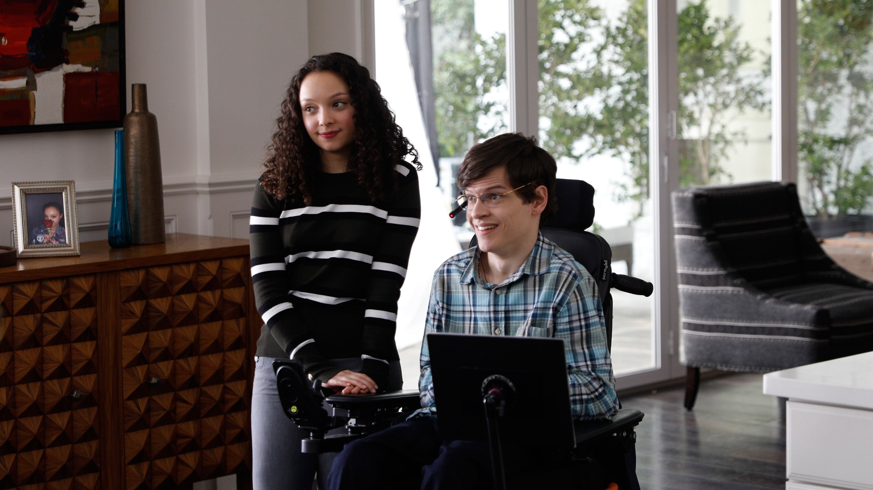 Speechless 2018  [S03E21] - THE S-T-A– STAIRCASE
