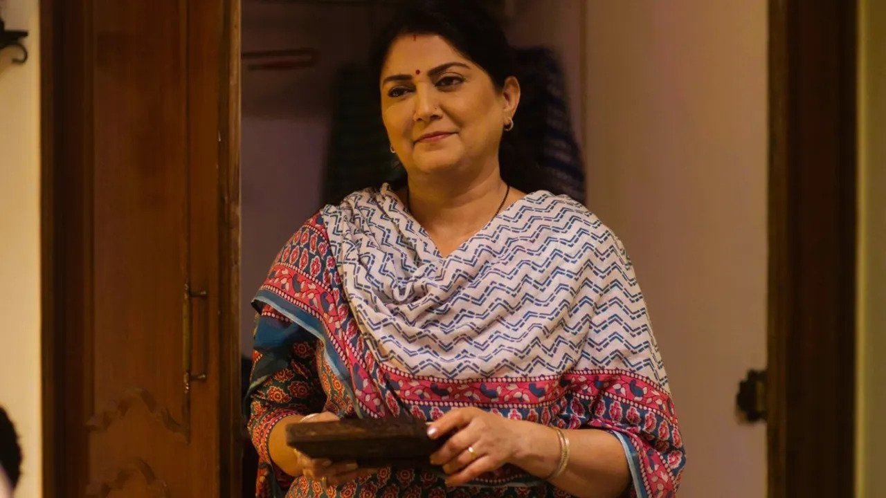 The Aam Aadmi Family 2023  [S04E02] - Kaun Apna Kaun Paraya