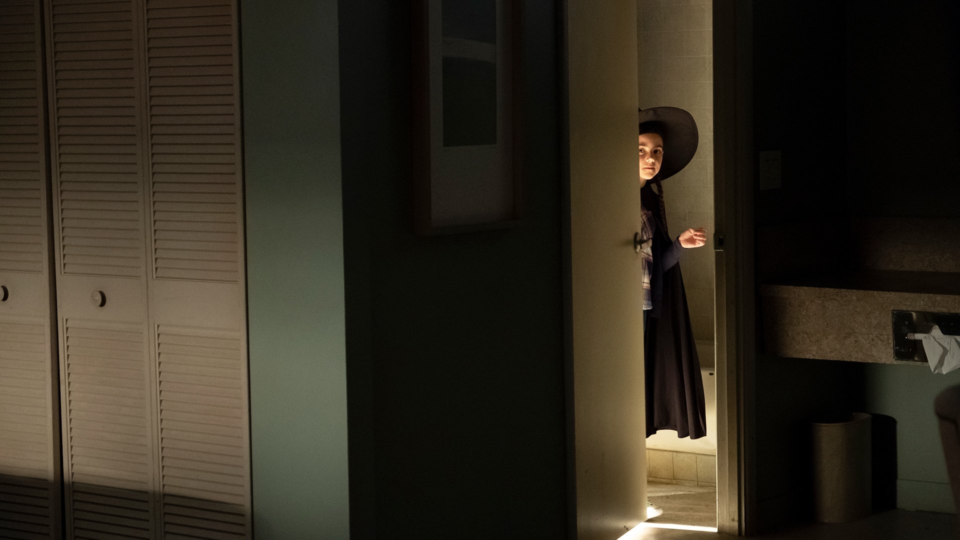 Room 104 2018  [S02E09] - The Return
