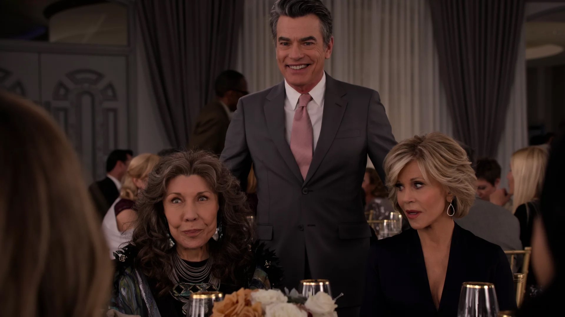 Grace and Frankie 2020  [S06E03] - The Trophy Wife