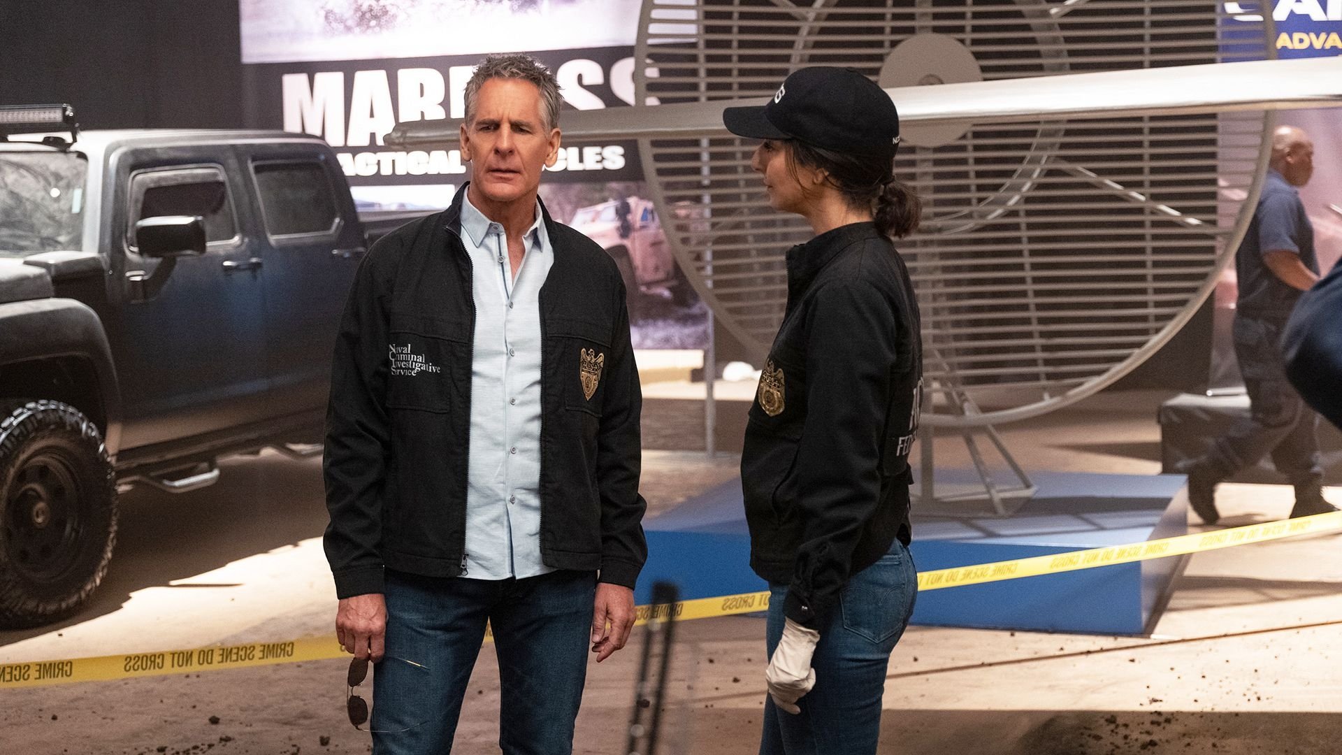NCIS: New Orleans 2018  [S05E22] - Chaos Theory