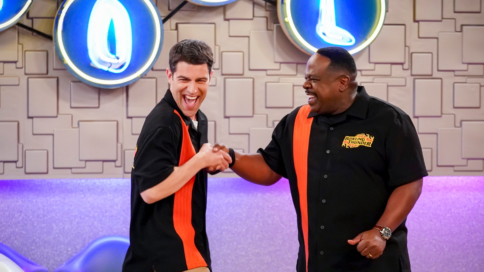 The Neighborhood 2019  [S02E08] - Welcome to Bowling