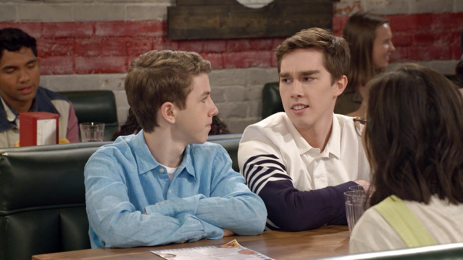 Bizaardvark 2018  [S03E13] - Bernie's Cousin Ernie