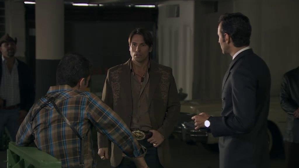 El Señor de los Cielos 2013  [S01E20] - Las narco-tiendas