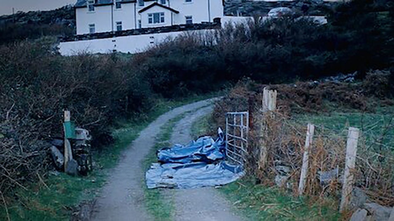 Sophie: A Murder in West Cork 2021  [S01E02] - The Suspect