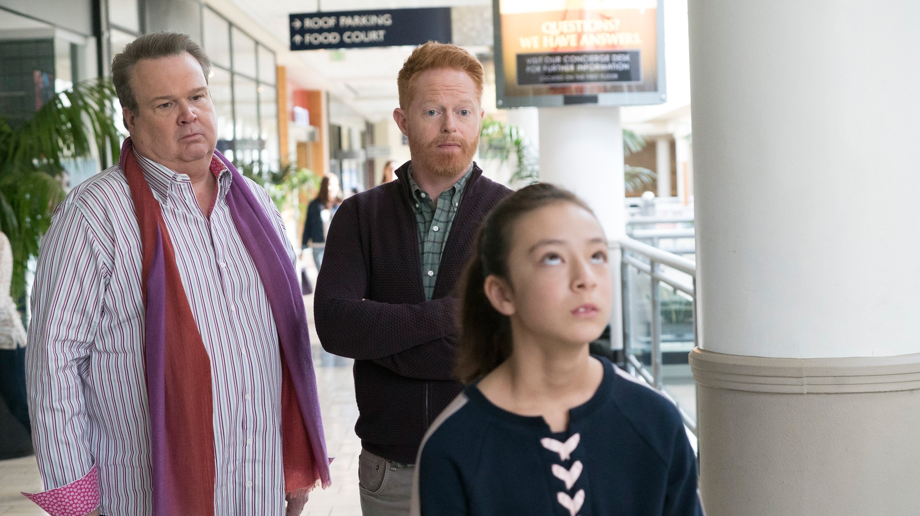 Modern Family 2017  [S09E18] - Daddy Issues