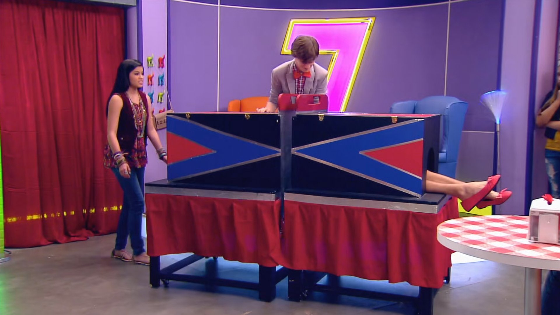 Every Witch Way 2014  [S01E06] - Monkey Business (1)
