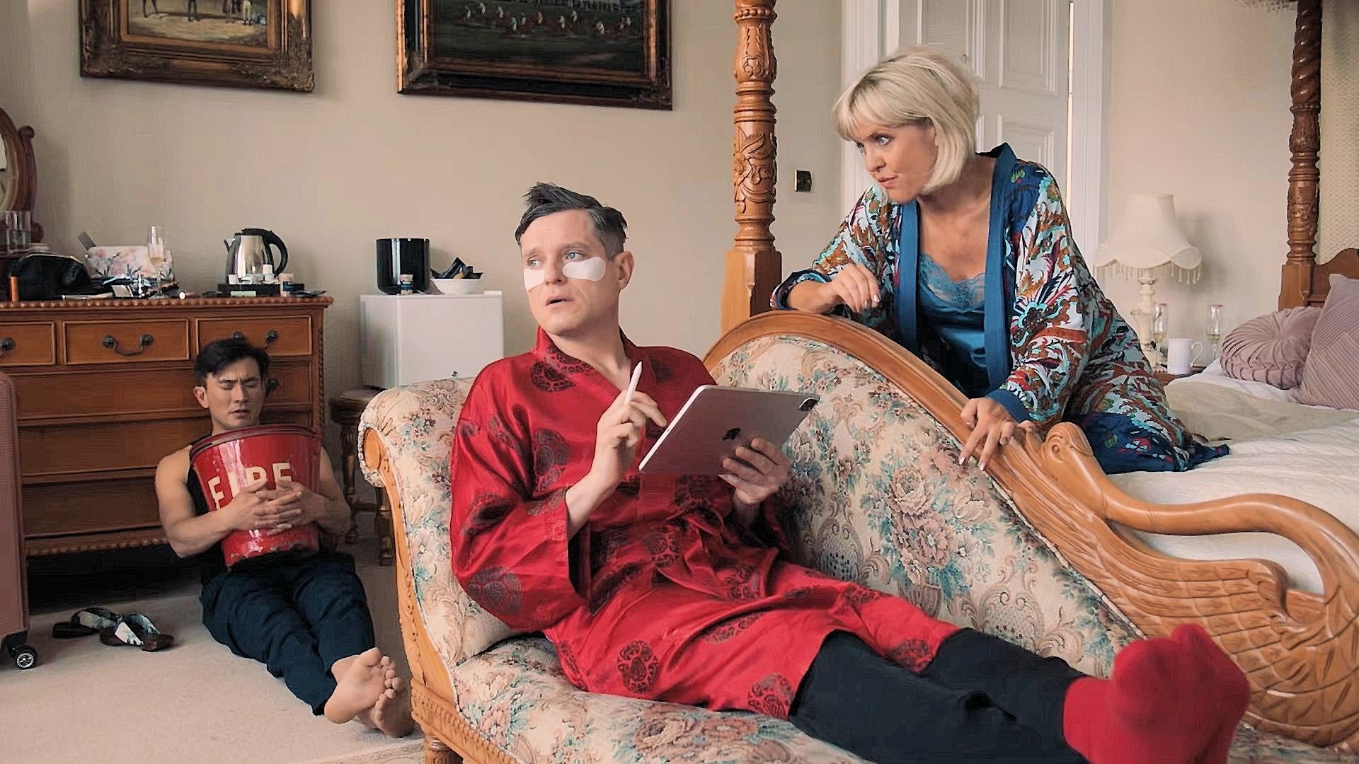 Agatha Raisin 2021  [S04E03] - Love, Lies, and Liquor (2)