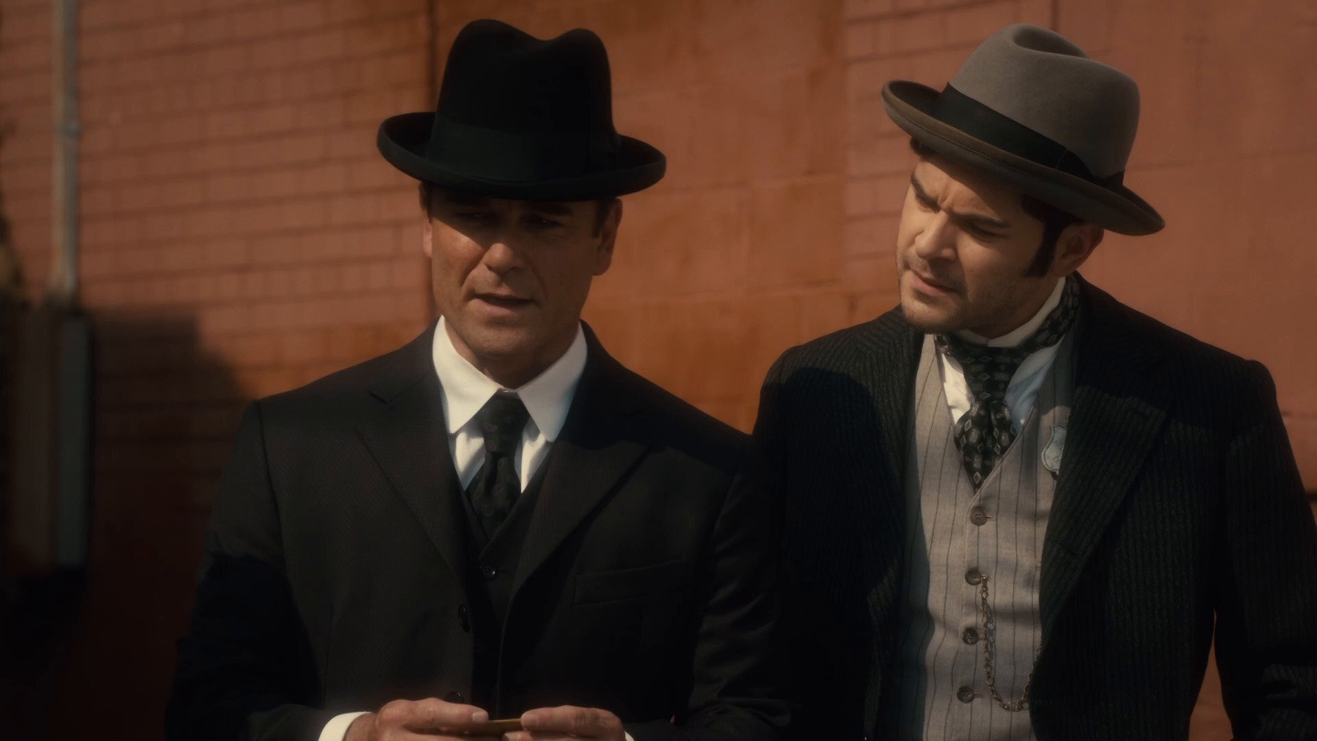 Murdoch Mysteries 2021  [S15E09] - The Lady Vanishes