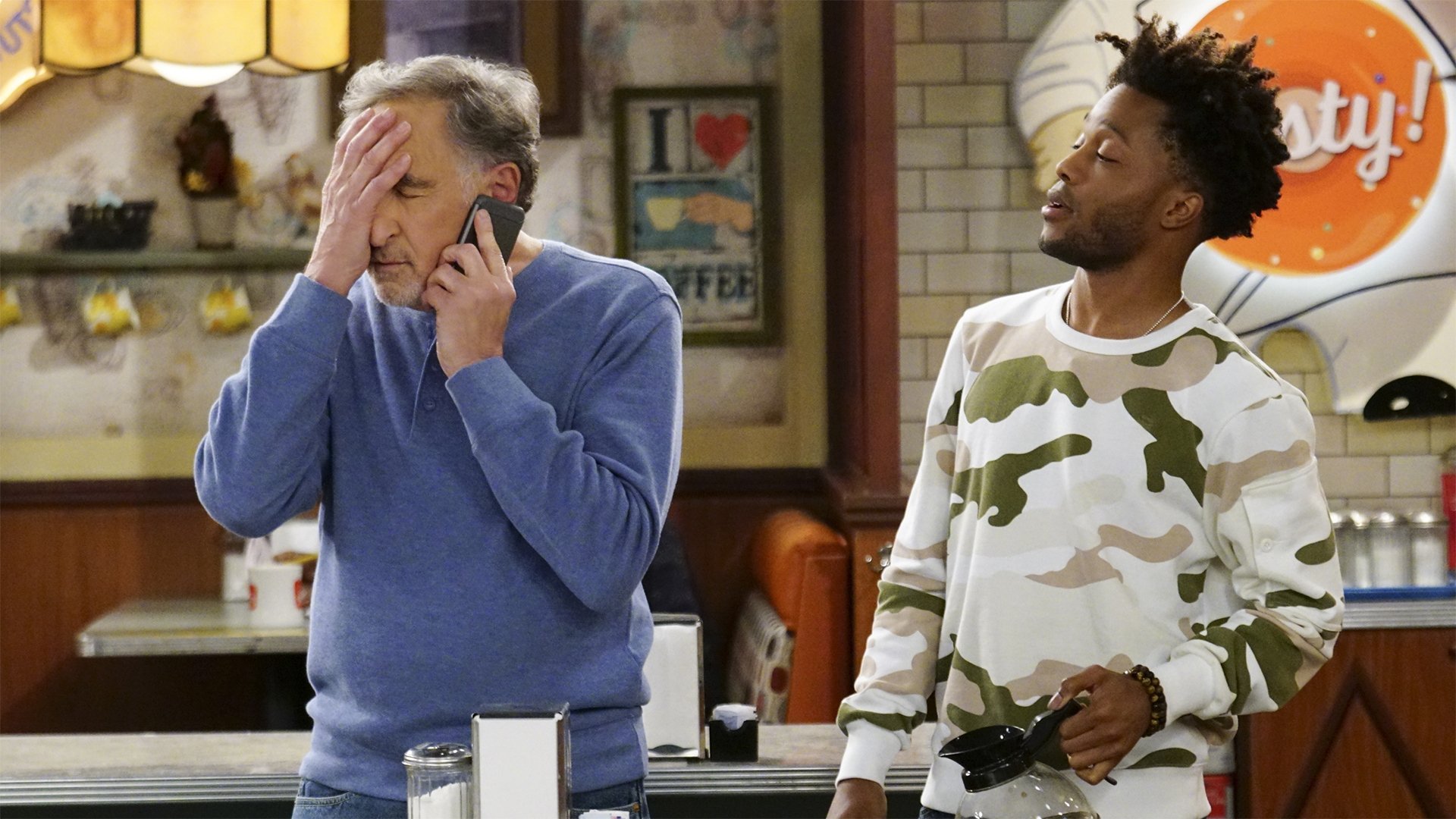 Superior Donuts 2017  [S02E17] - Balls and Streaks