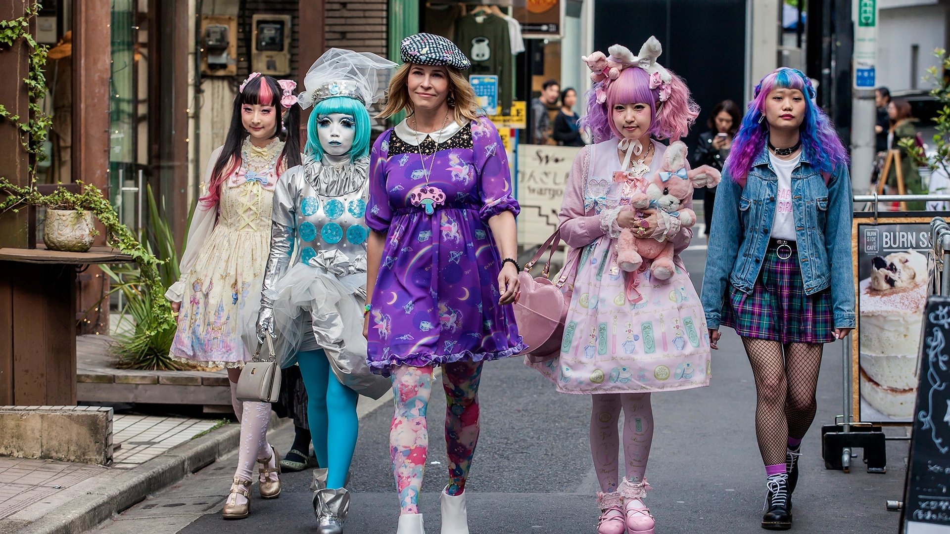 Chelsea 2016  [S01E04] - Gwen Stefani, Tokyo Style & the Night Sun
