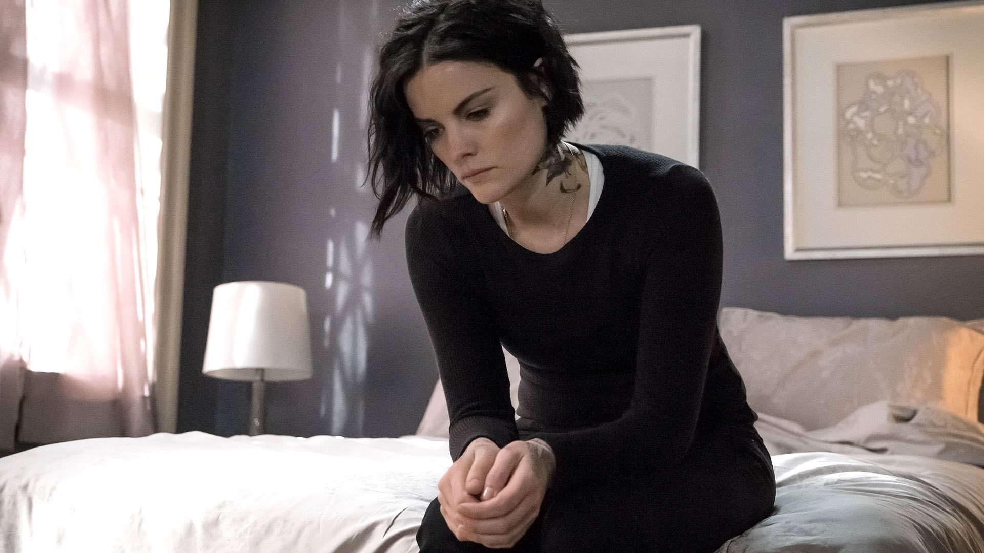 Blindspot 2015  [S01E23] - Why Await Life's End