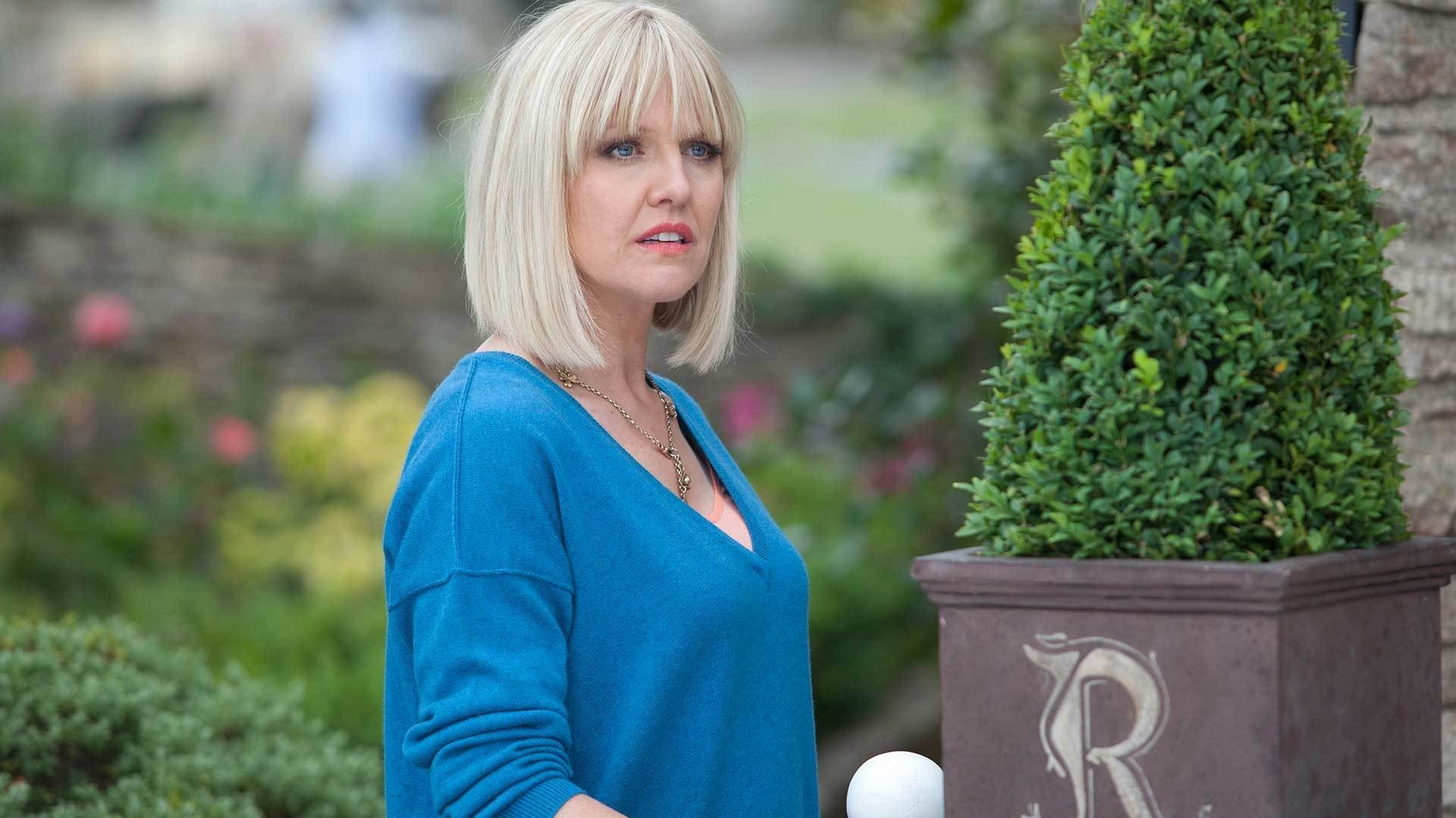 Agatha Raisin 2016  [S01E01] - The Walkers of Dembley
