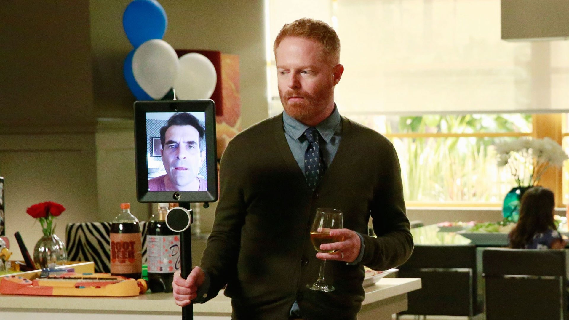 Modern Family 2014  [S06E24] - American Skyper