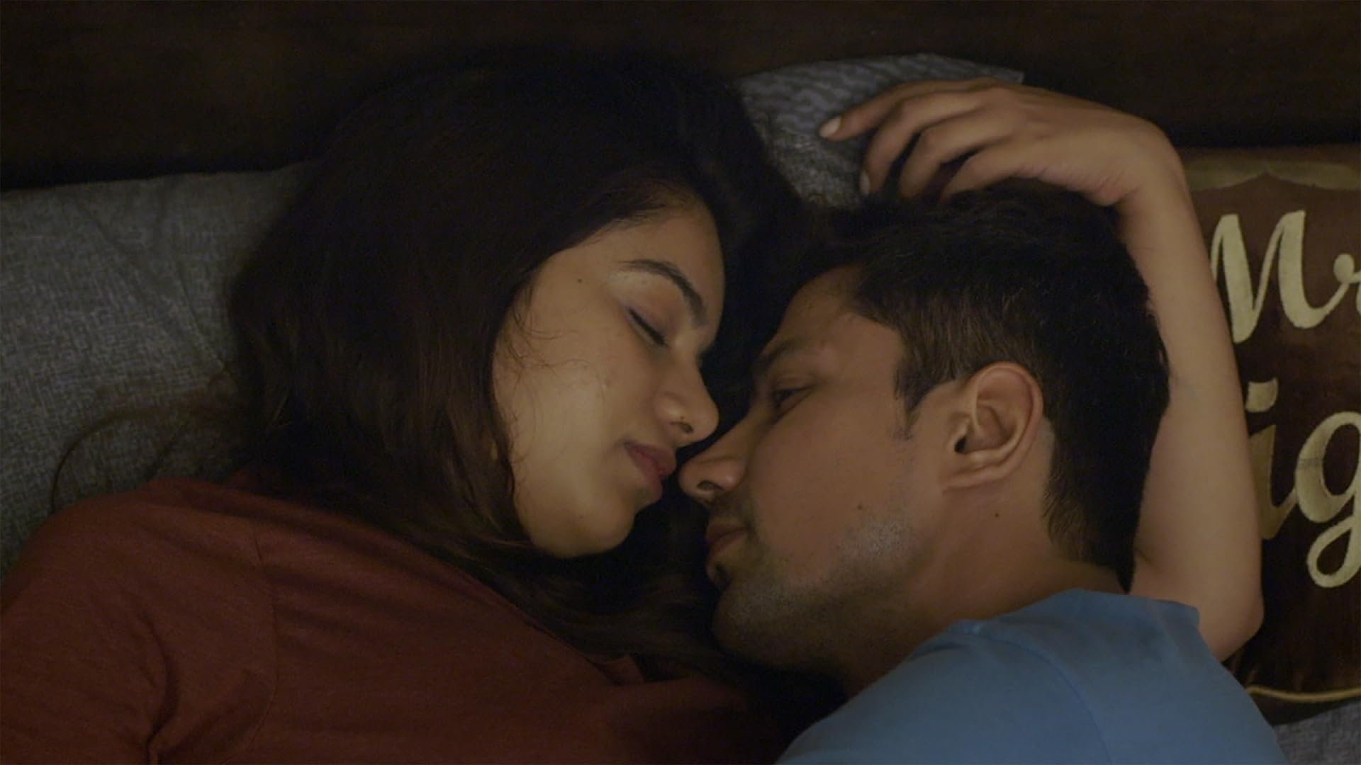 Permanent Roommates 2016  [S02E06] - The Gift