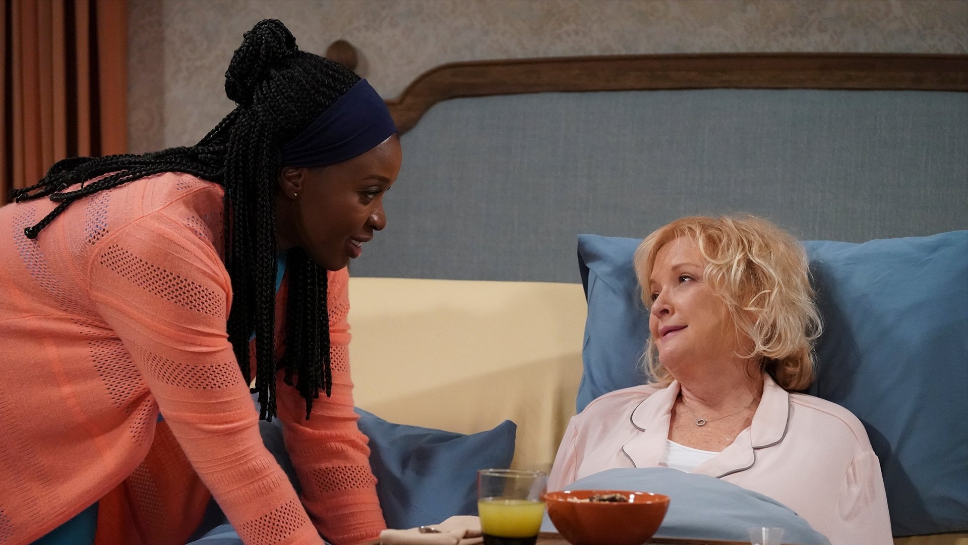 Bob Hearts Abishola 2019  [S01E14] - Full-Frontal Dottie