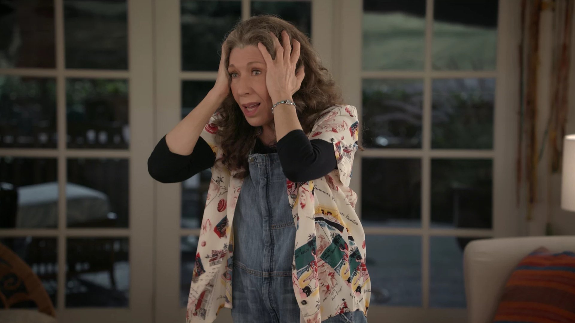 Grace and Frankie 2017  [S03E04] - The Burglary