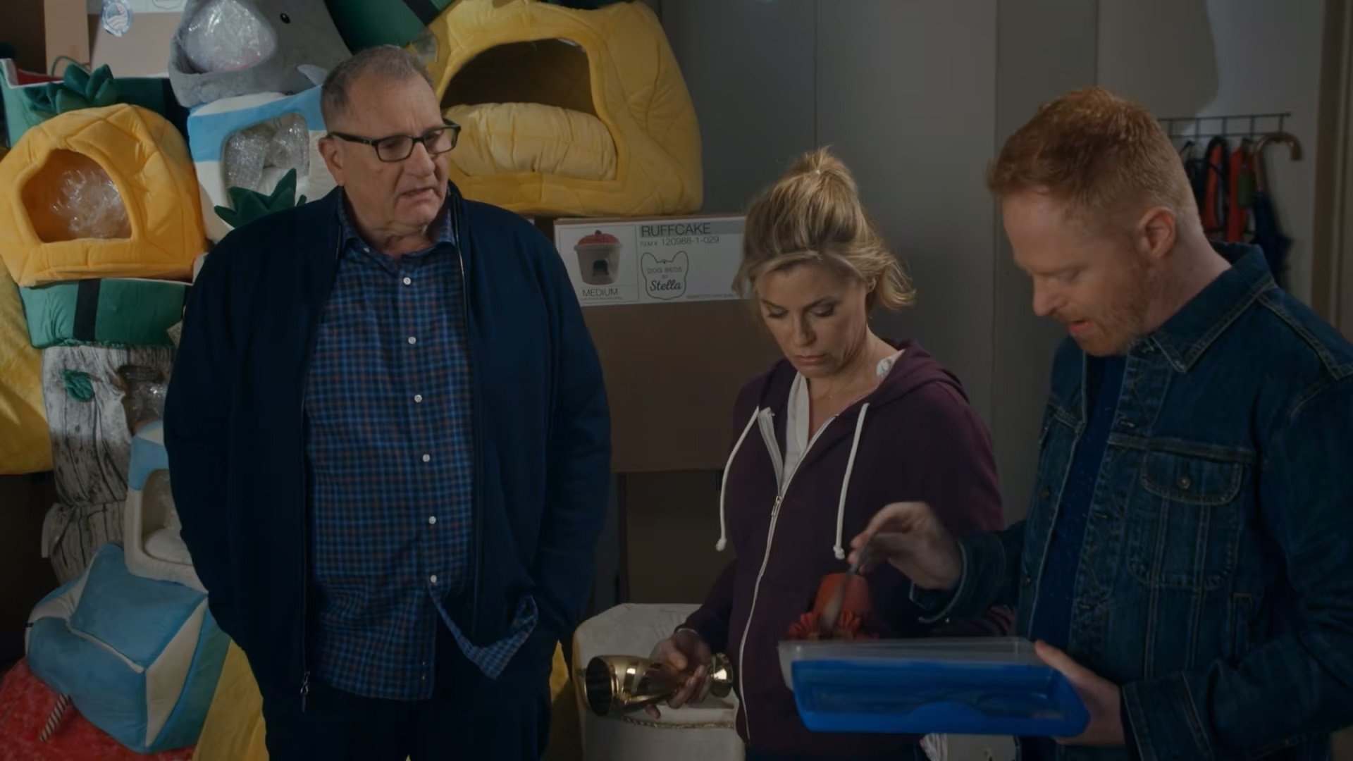 Modern Family 2019  [S11E11] - Legacy