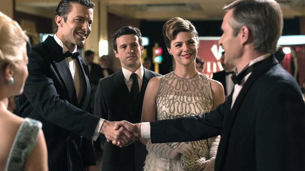 Velvet 2016  [S04E08] - Prêt-à-porter (Ready to Wear)