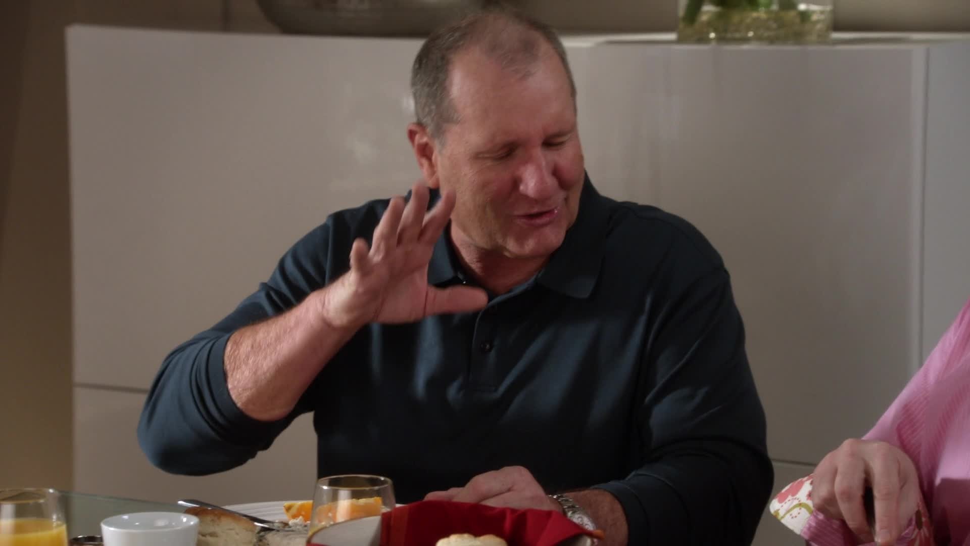 Modern Family 2011  [S03E14] - Me? Jealous?