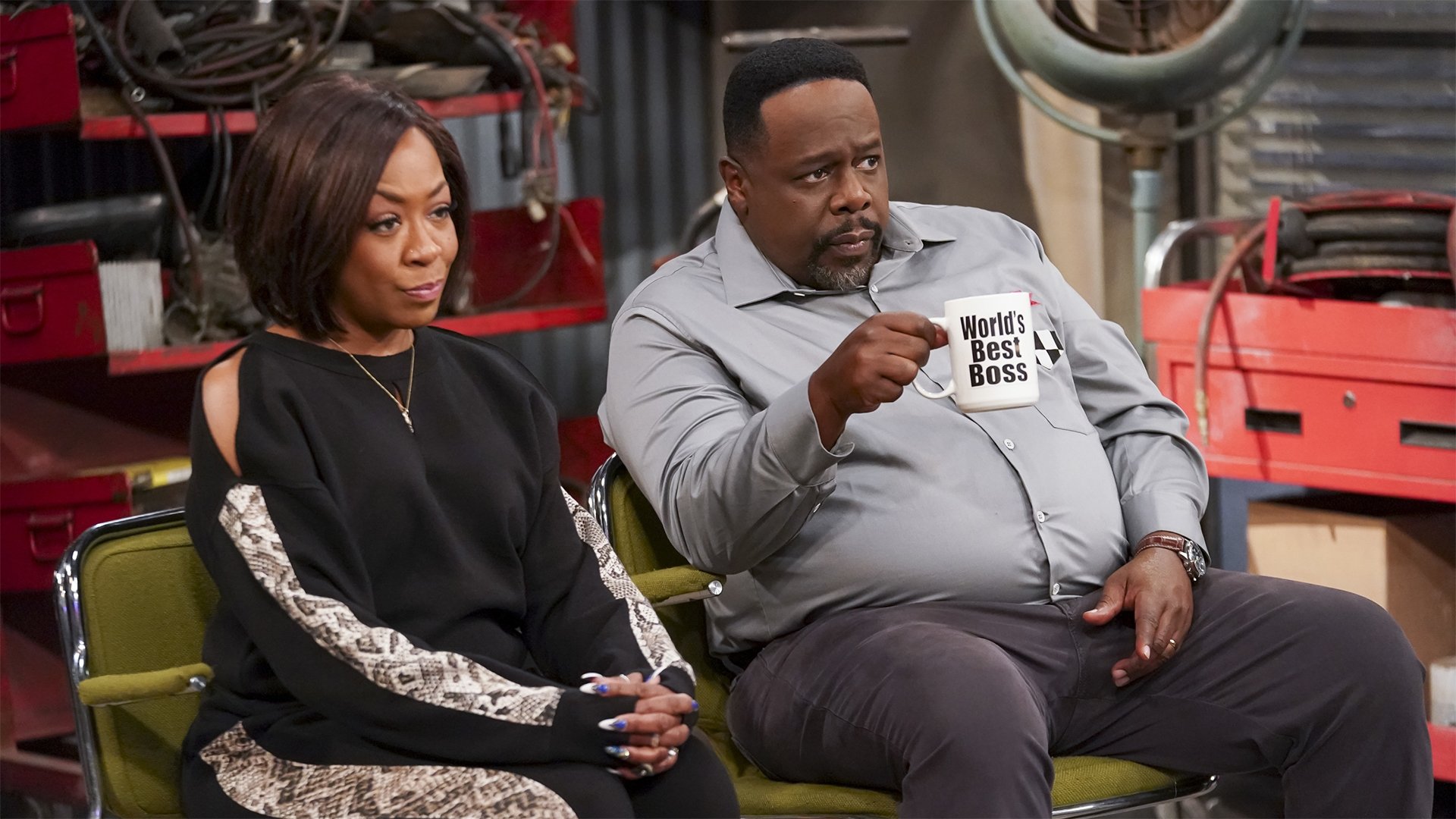 The Neighborhood 2019  [S02E15] - Welcome to the Bad Review