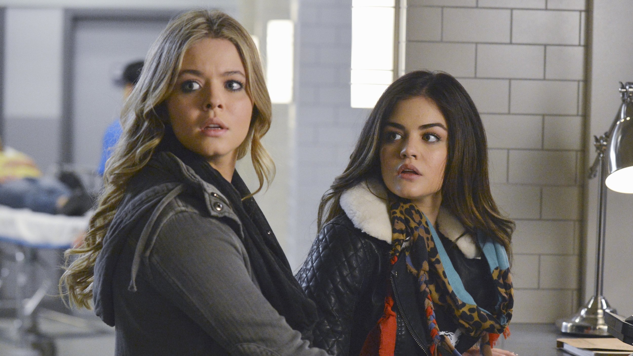 Pretty Little Liars 2014  [S05E01] - EscApe From New York
