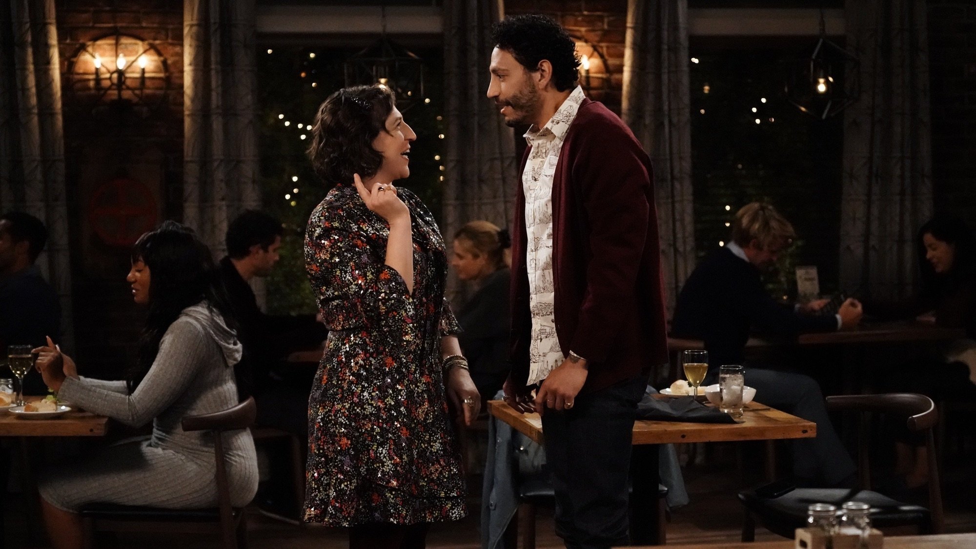 Call Me Kat 2021  [S01E09] - First Date