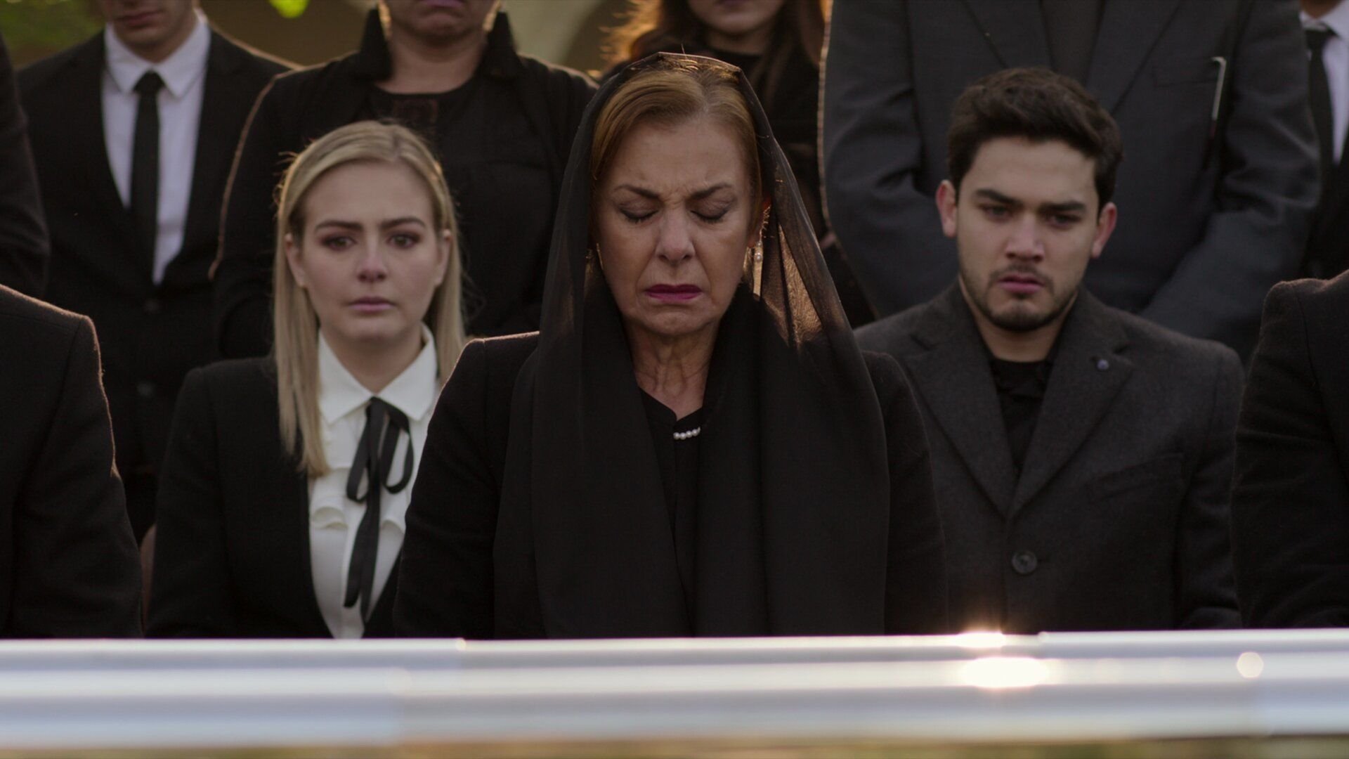 Monarca 2021  [S02E01] - We All Have Secrets