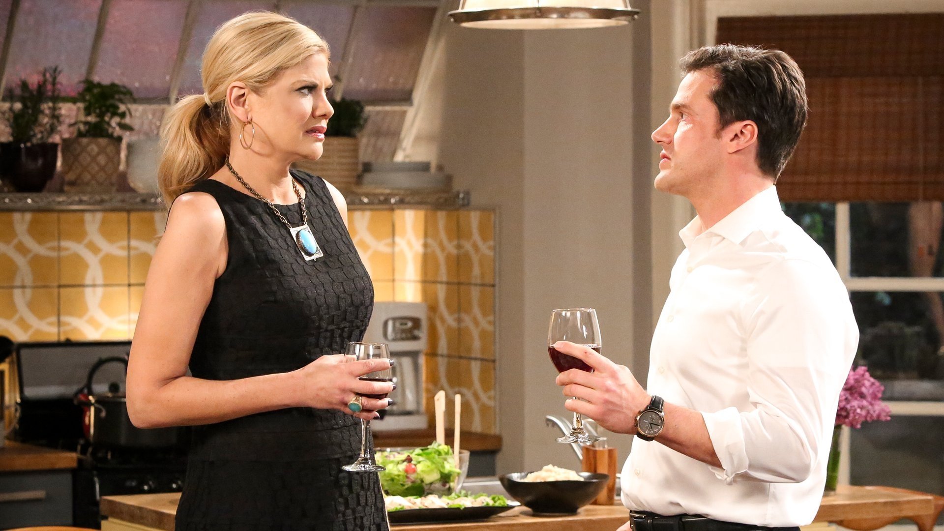 The Exes 2014  [S04E19] - Ten Things They Hate About You