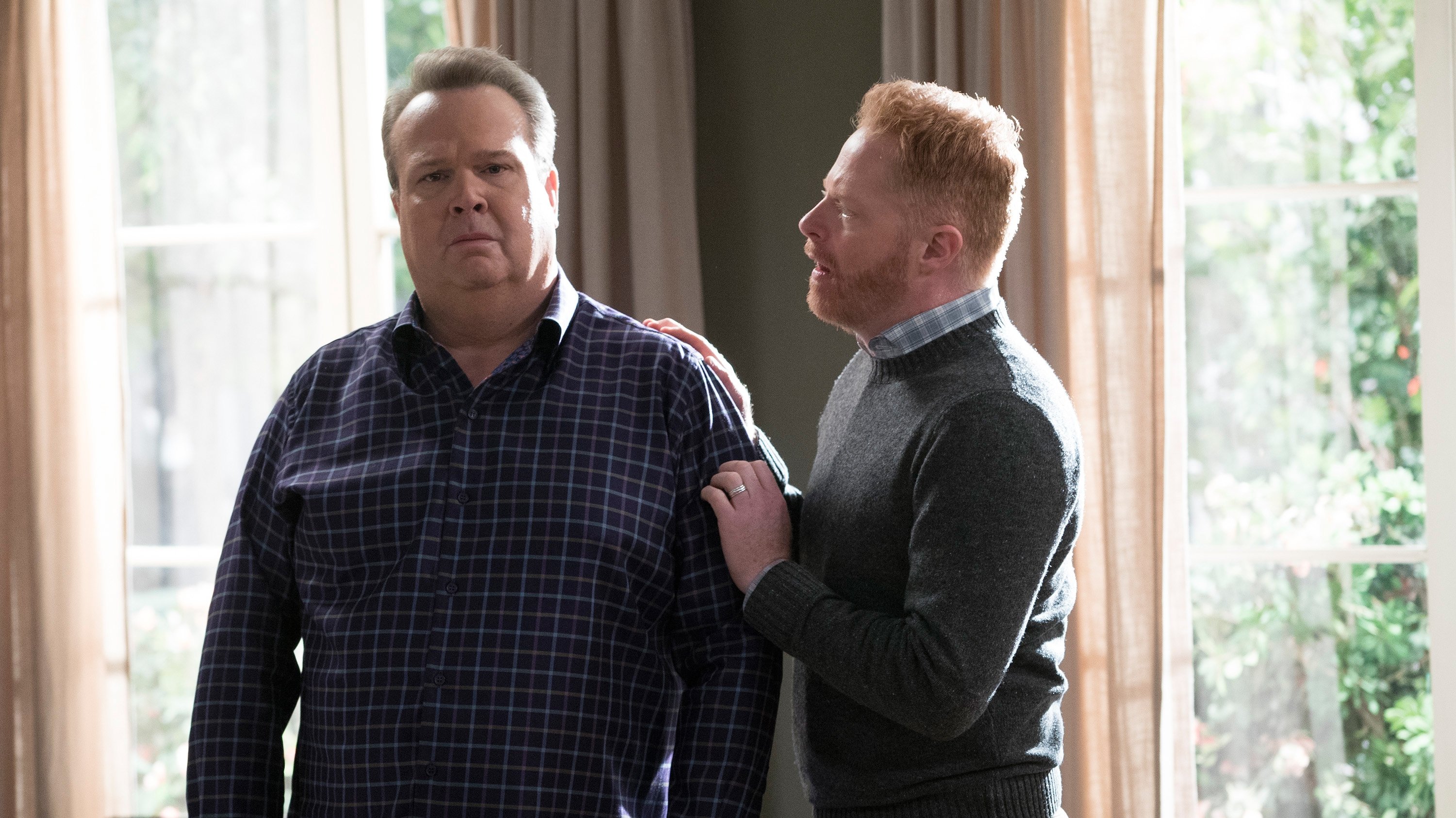 Modern Family 2017  [S09E11] - He Said, She Shed
