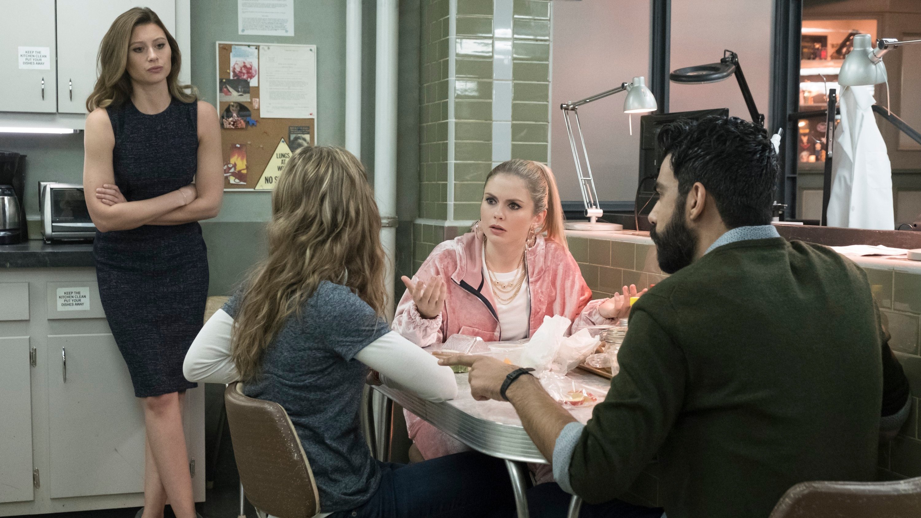 iZombie 2018  [S04E09] - Mac-Liv-Moore