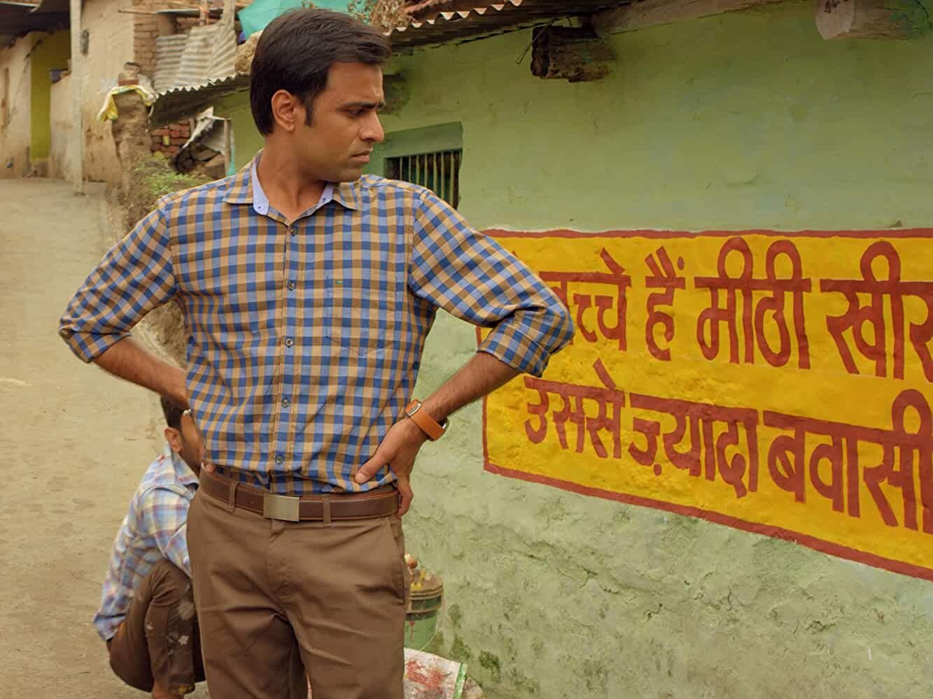 Panchayat 2020  [S01E04] - Hamara Neta Kaisa Ho?