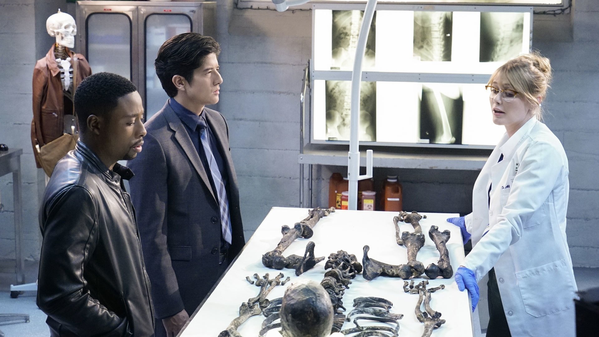 Rush Hour 2016  [S01E10] - Knock, Knock...House creeping!