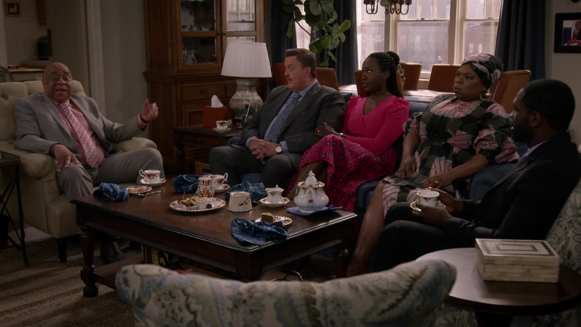 Bob Hearts Abishola 2020  [S02E18] - God Accepts Venmo