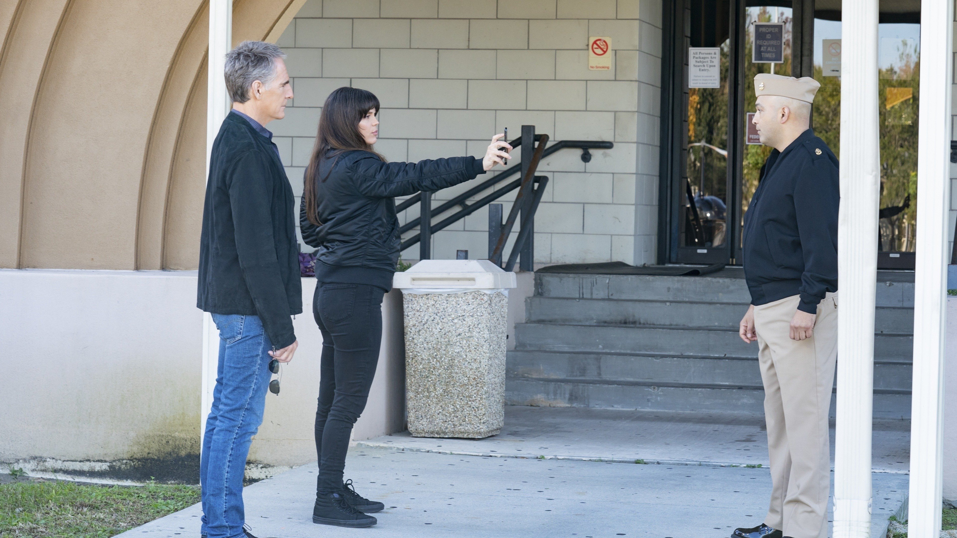 NCIS: New Orleans 2020  [S07E07] - Leda and the Swan (1)