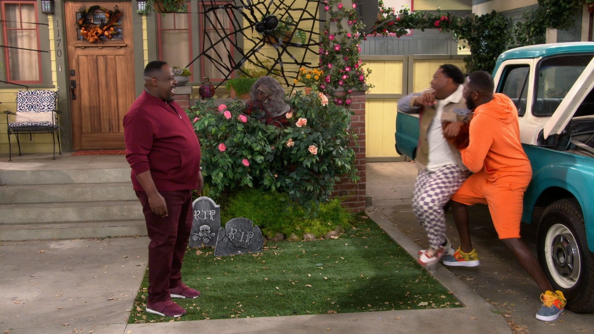 The Neighborhood 2021  [S04E06] - Welcome to the Haunting